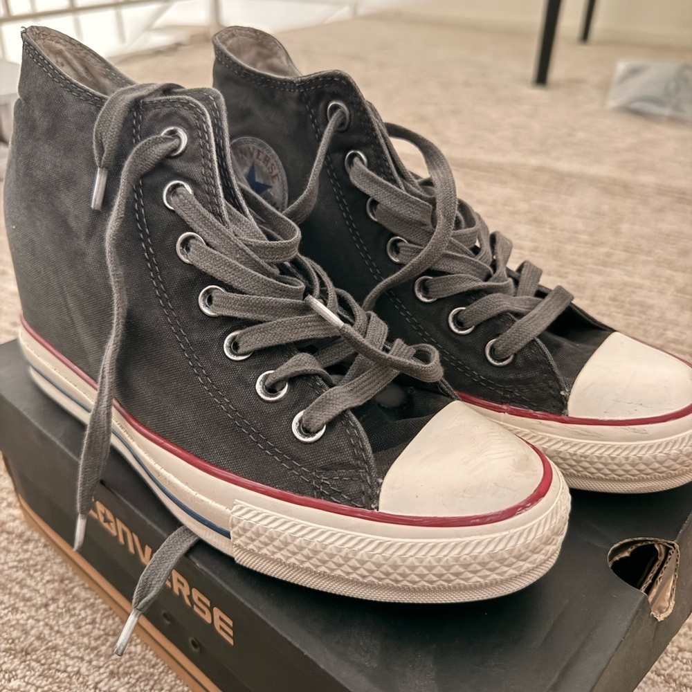 Converse High-Top Vintage Distressed Sneakers in Gray and White Size 8